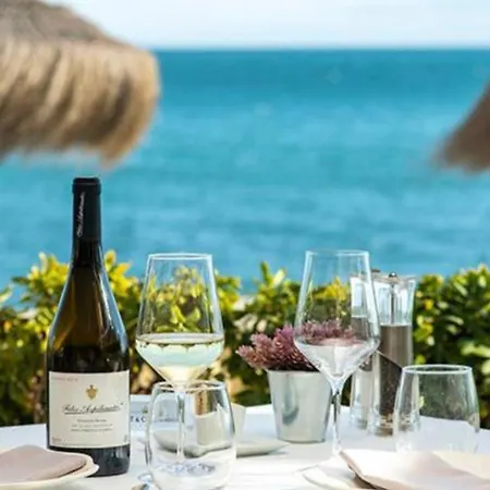 Alicate Beachfront - Luxury Apartment-1 Апартаменти *